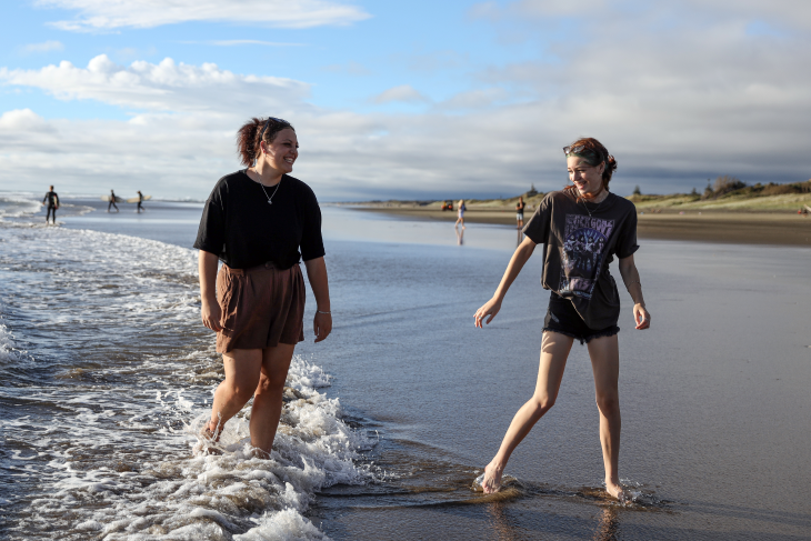 Paris and Maddison play in the breakers